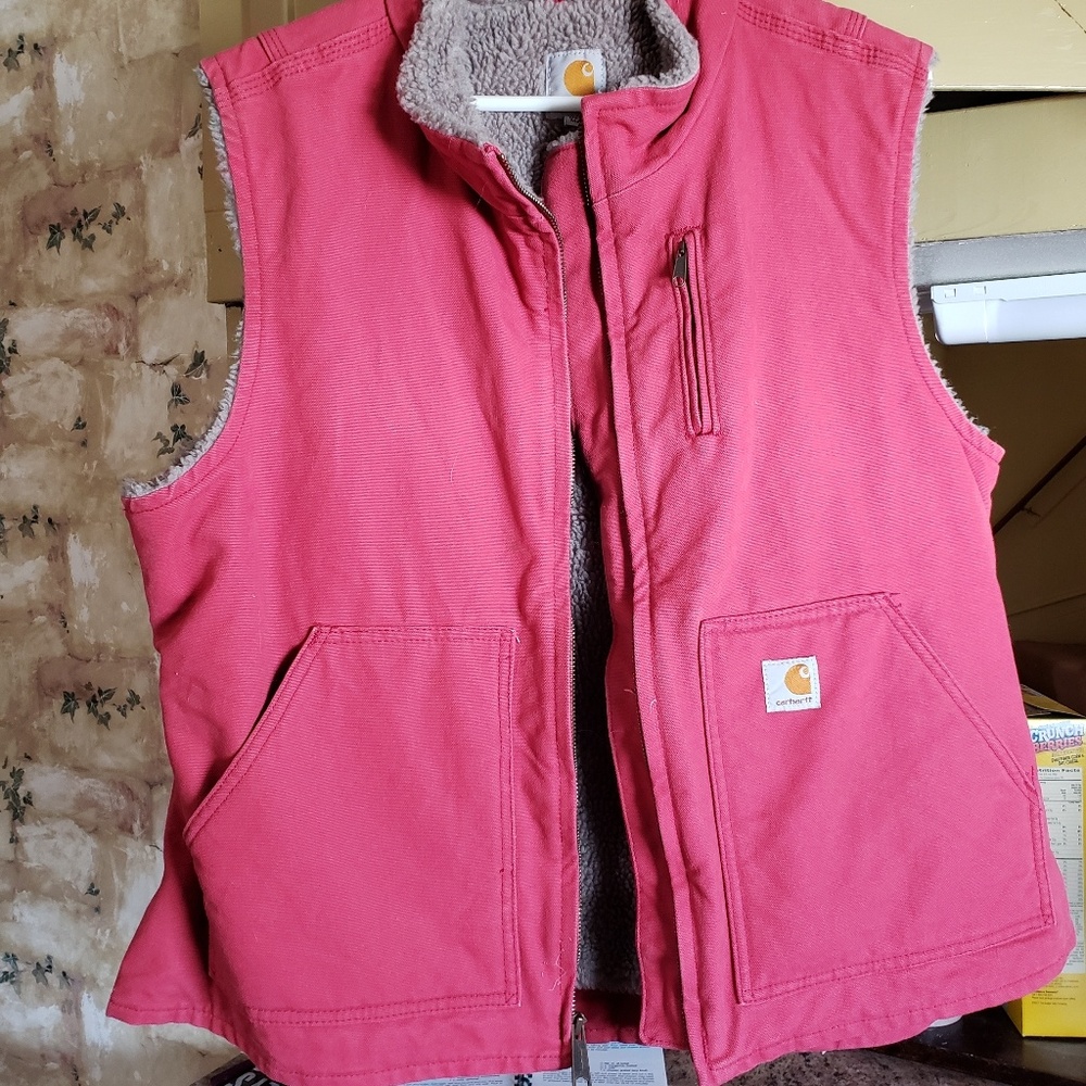 XL carhartt sherpa lined vest. Women